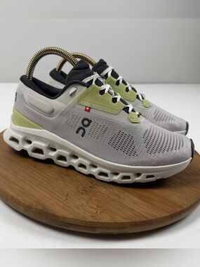 On Running CloudStratus 3 Athletic Shoes in Light Gray & Olive Green